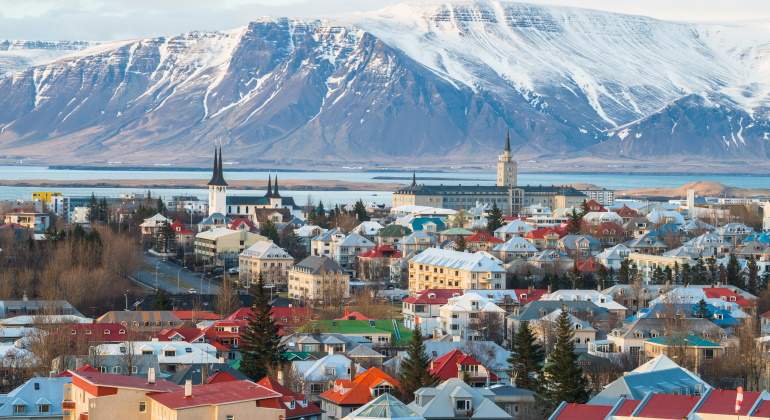 vivienda-islandia-montanas.jpg