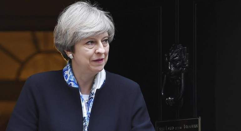 theresa-may-fondonegro-efe.jpg