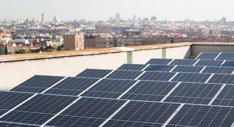 paneles-solares-telef.jpg