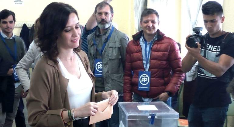 diaz-ayuso-vota-28a-ep.jpg