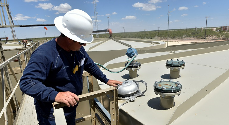 parsley-oil-tank-texas-reuters-770x420.png