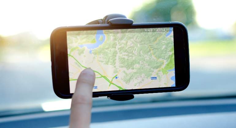 gps-movil-coche.jpg