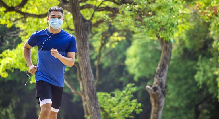 mascarilla-obligatoria-correr-ejercicio-perjudical-salud.jpg