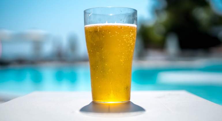 cerveza-piscina-dreams.jpg