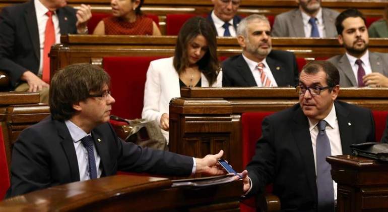 puigdemont-parlament-29sept-efe.jpg