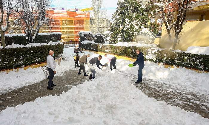 nieve-madrid-vecinos-recogida-ep.jpg