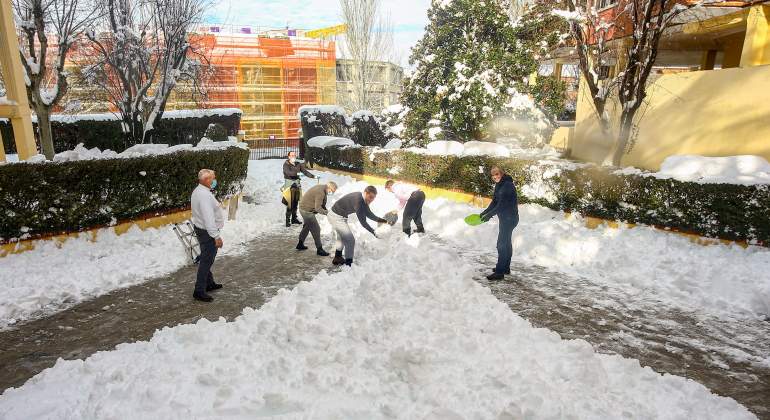 nieve-madrid-vecinos-recogida-ep.jpg