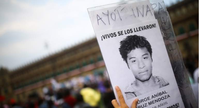 proteccion-ayotzinapa-amlo.jpg