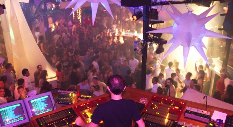 PachaIbiza2016-AlamyStockPhoto.jpg