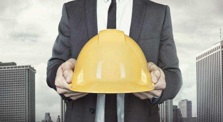 casco-riesgos-laborales-prevencion-770-istock.jpg