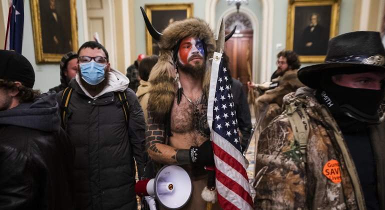jake-angeli-lobo-yellowstone-protestas-capitolio-efe.jpg