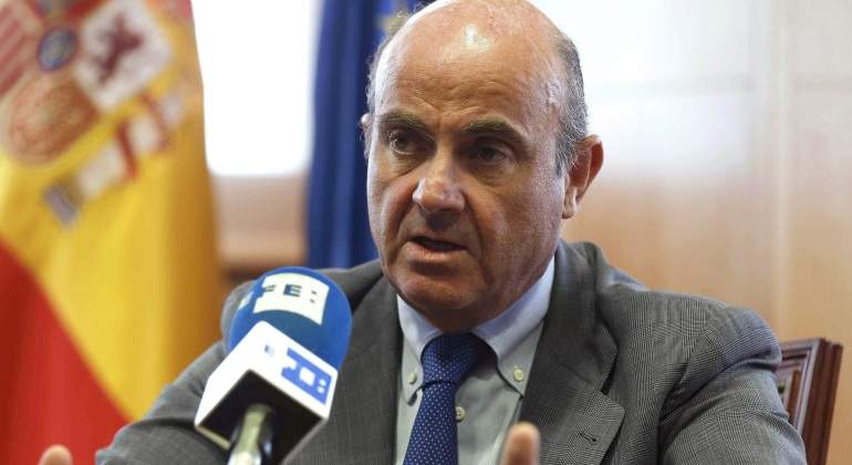 guindos-microfono--efe.jpg