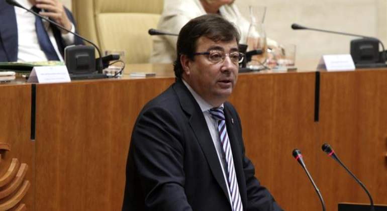 vara-parlamento-extremeno-efe.jpg