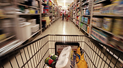 ¿Qué relación hay entre lo que comemos y cómo nos sentimos? Así es la cesta de la compra de los españoles