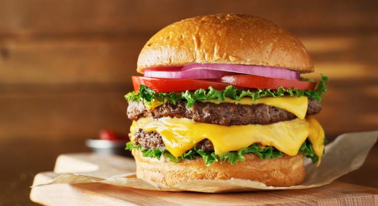 770-420-hamburguesa-cheeseburguer-queso-dreamstime.jpg