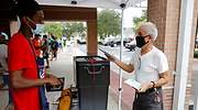 Los latinos y los blancos mayores de 65, los grupos clave para decidir una Florida que marca récord de participación