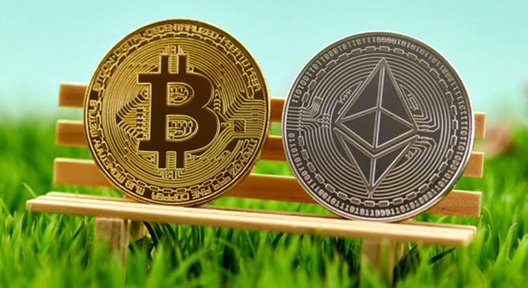 bitcoin-ether-dreamstime.jpg