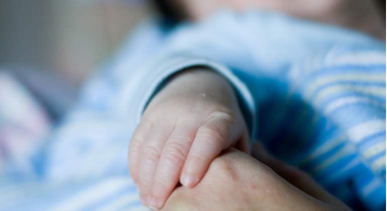 mano-bebe-dreamstime.jpg