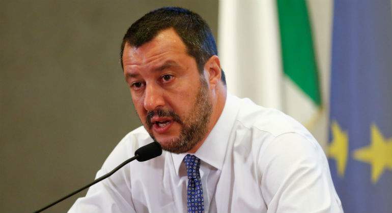 salvini-banderas-reuters.jpg