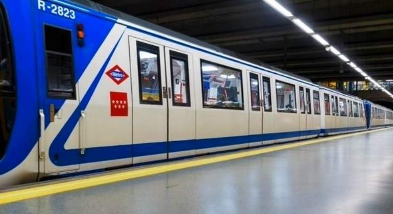 metro-madrid-azul-vagones.jpg