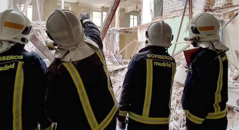 bomberos-martinez-campos-derrumbe-efe.jpg
