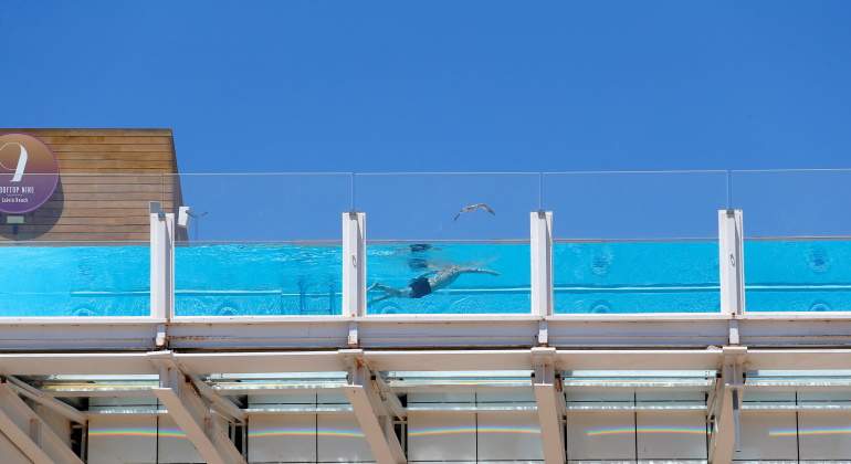 piscina-turista-baleares-reuters.jpg