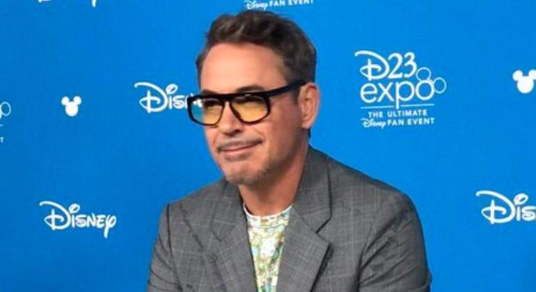 robert-downey-jr-disneylandia.jpg