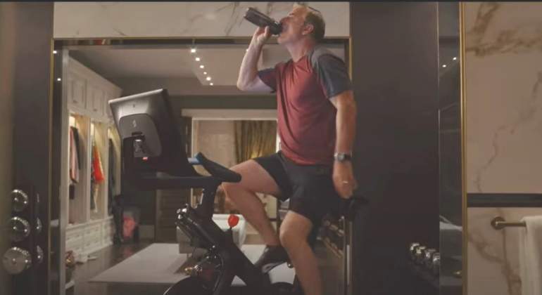 770-420-peloton-bici-andjustlikethat.jpg