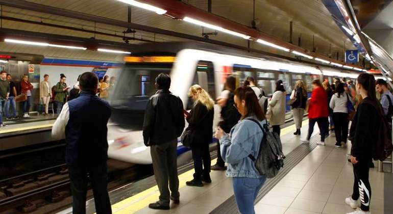 metro-madrid-anden-diagonal.jpg