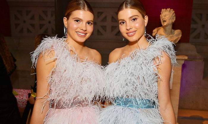 hijas-julio-iglesias-baile-debutantes-condes-argentinos-770.jpg