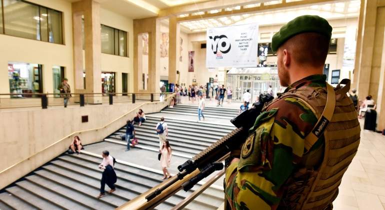 bruselas-estacioncentral-militar-reuters.jpg