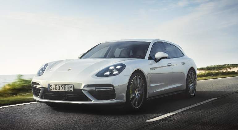 Porsche-Panamera-Turbo-S-E-Hybrid-Sport-Turismo-2017-01.jpg