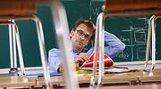 ¿Por qué siguen despidiendo a los profesores en verano a pesar de su prohibición? Educación pierde 53.423 docentes este junio y