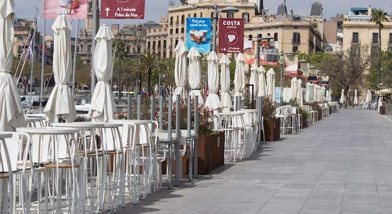 restaurante-terraza-vacia-playa-coronavirus-770-efe.jpg