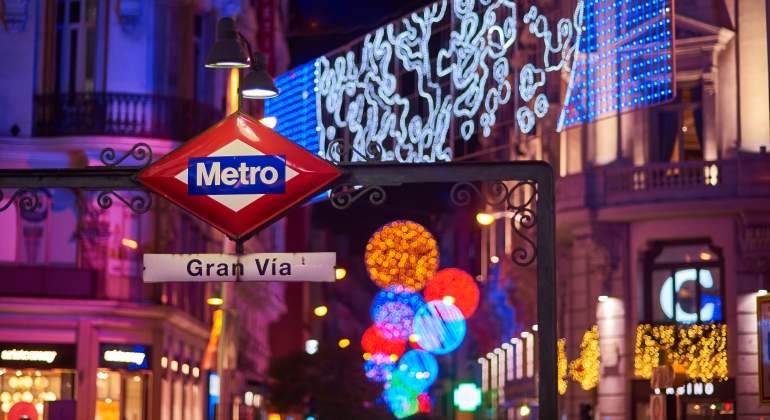 MetrodeMadrid-GranVia-navidad-dreamstime.jpg