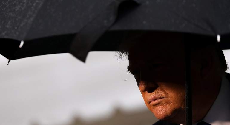 donald-trump-presidente-eeuu-paraguas-sombra-reuters-770x420.jpg