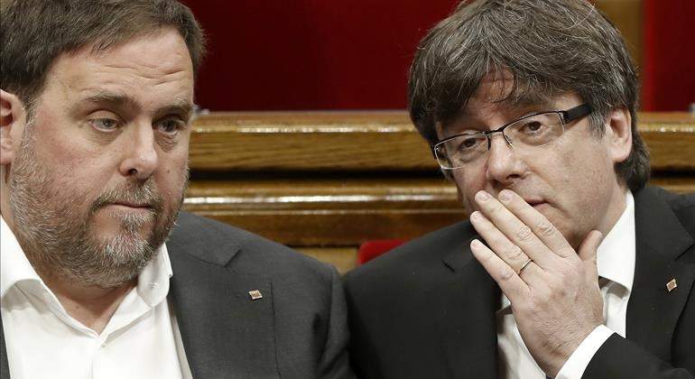 junqueras-puigdemont-parlament-efe.jpg