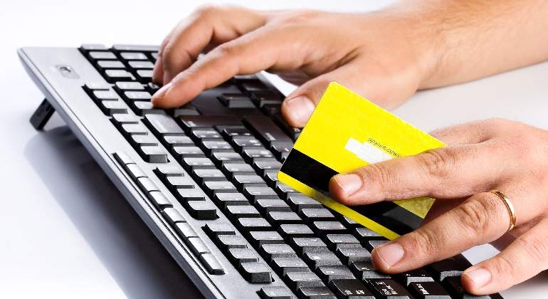 tarjeta-credito-teclado-manos-770-dreamstime.jpg