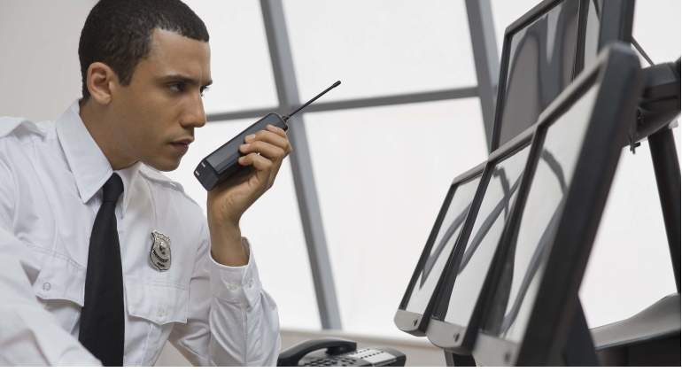 Guardia-de-seguridad-en-su-puesto-Thinstock-770-x-420.jpg