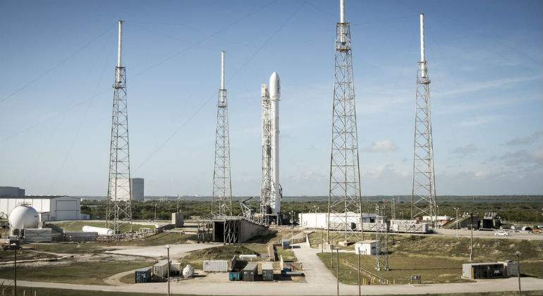 falcon9.jpg