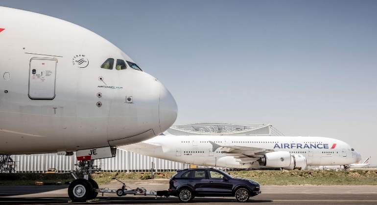 porsche-cayenne-avion.jpg