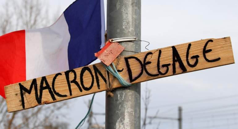 cartel-macron-chalecos-amarillos-reuters.jpg