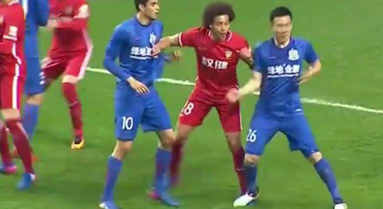 witsel-pisoton-china-captura.jpg