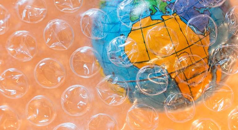 Planeta-con-burbujas-de-plastico.jpg