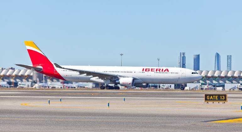 avion-de-iiberia-en-el-aeropuerto-madrid-barajas