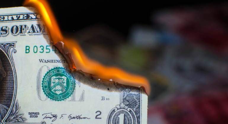 dolar-arde.jpg