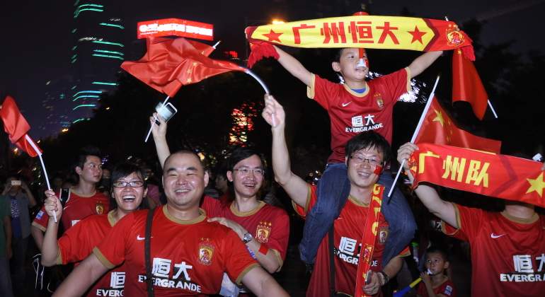 guangzhou-evergrande-aficionados-dreamstime.jpg