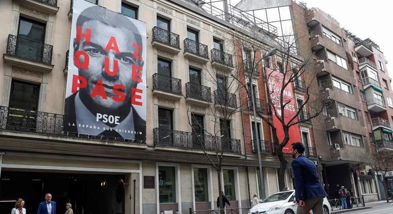 haz-que-pase-cartel-sanchez-efe.jpg