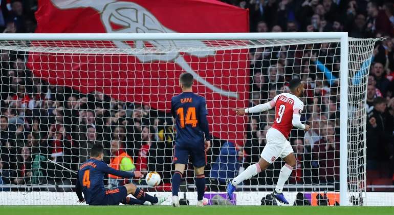 valencia-arsenal-ida-gol-lacazette-reuters.jpg