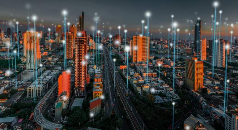 ciudad-edificios-rascacielos-inmobiliario-smart-city-telecomunicaciones-istock.jpg